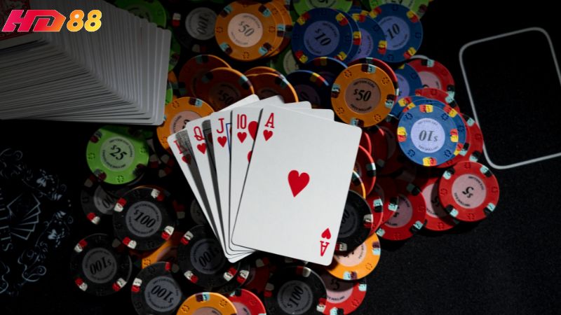 Chơi game bài HD88 là cơ hội kiếm tiền cực dễ cho anh em